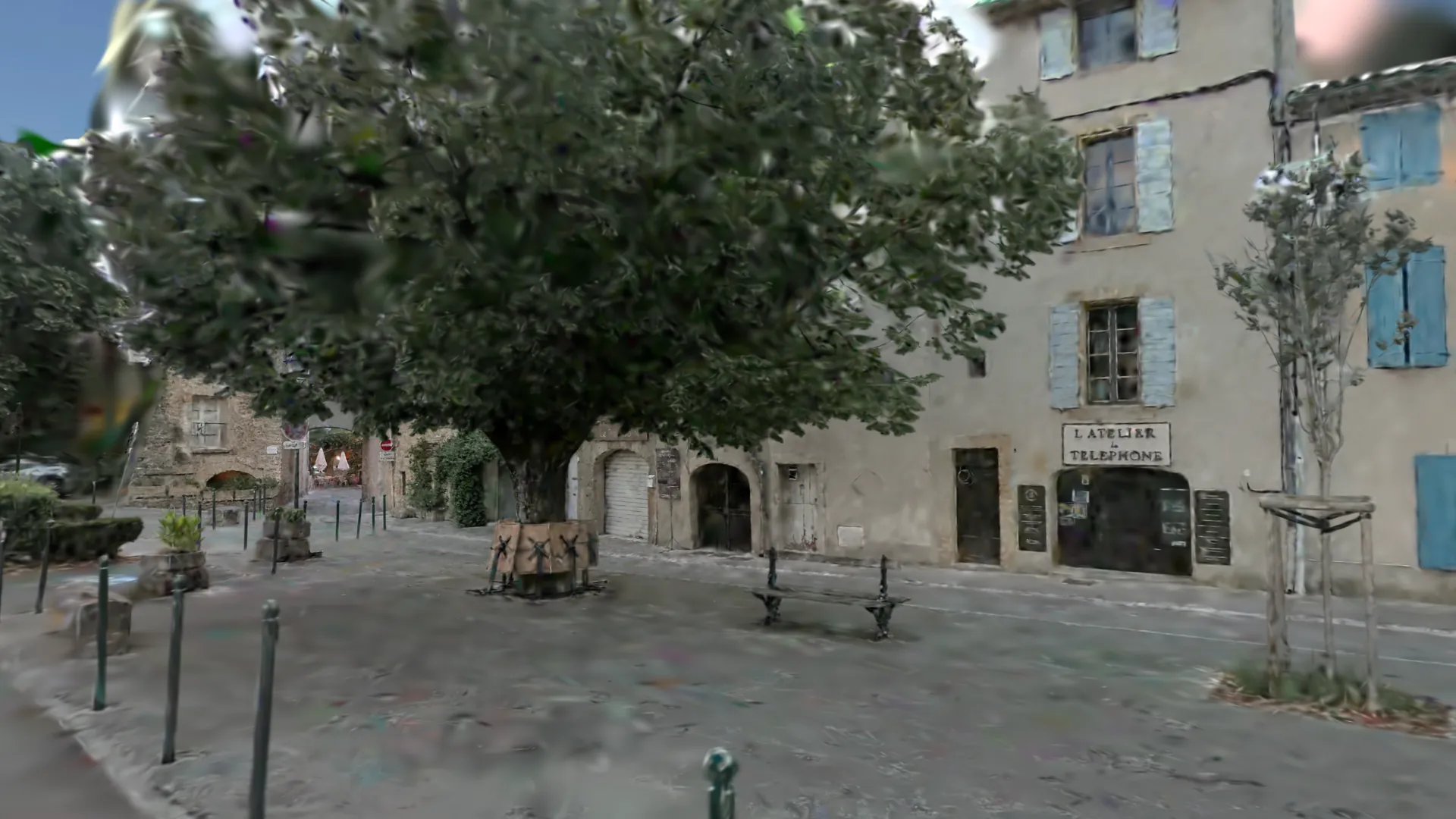 LOURMARIN, captured